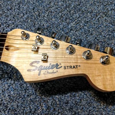 Fender Squier Stratocaster MIC 3 Tone Burst With Bag image 3