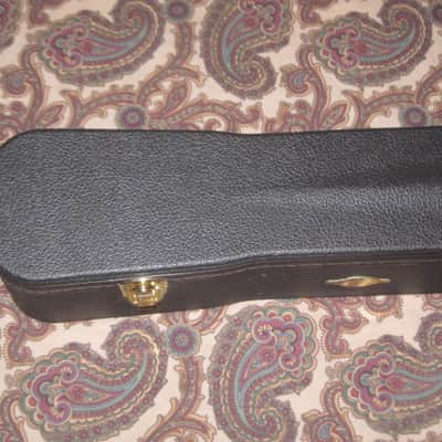 new open box very near A+ genuine Taylor Grand Auditorium Deluxe Brown Hardshell Case (5201-55) textured dark brown vinyl over 3-ply wooden structure, Foam padding covered w/ red plush crushed velvet lining, brass plated latches, padded handle image 13