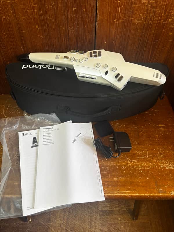 Roland Aerophone AE-10 Digital Wind Instrument white w/ bag image 1