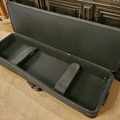 LARGE GATOR KEYBOARD/SYNTHESIZER TRAVEL CARRYING CASE W/WHEELS image 13