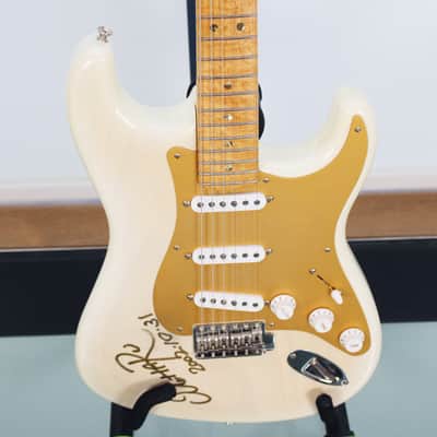 Fender Stratocaster Prototype signed by Michiya Haruhata - One of a kind image 4