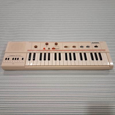 Casio MT-40 Casiotone 37-Key Synthesizer 1981 - 1982 - White image 2