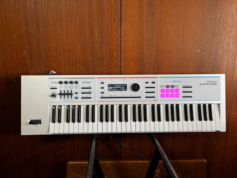 Roland JUNO-DS 61 61-key Synthesizer Special Edition White w/ gig bag juno-ds61w image 1
