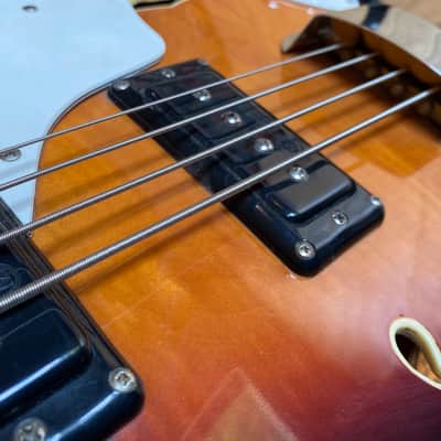 Mosrite Celebrity II Bass 1967 - Sunburst image 6