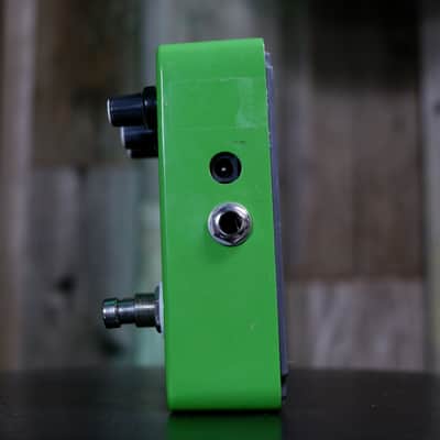 Joyo Ultimate Octave Fuzz Pedal - Green image 4