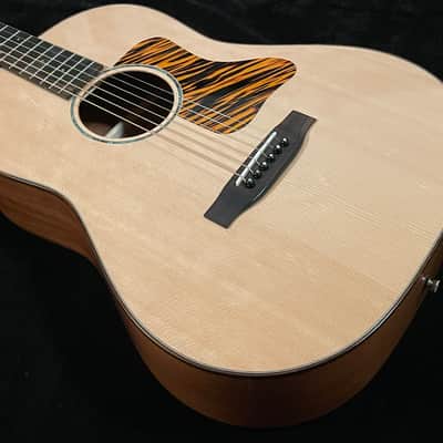Pono DS-20 12-fret Slothead Bearclaw Sitka Spruce / Mahogany - 1 3/4" nut Natural image 3