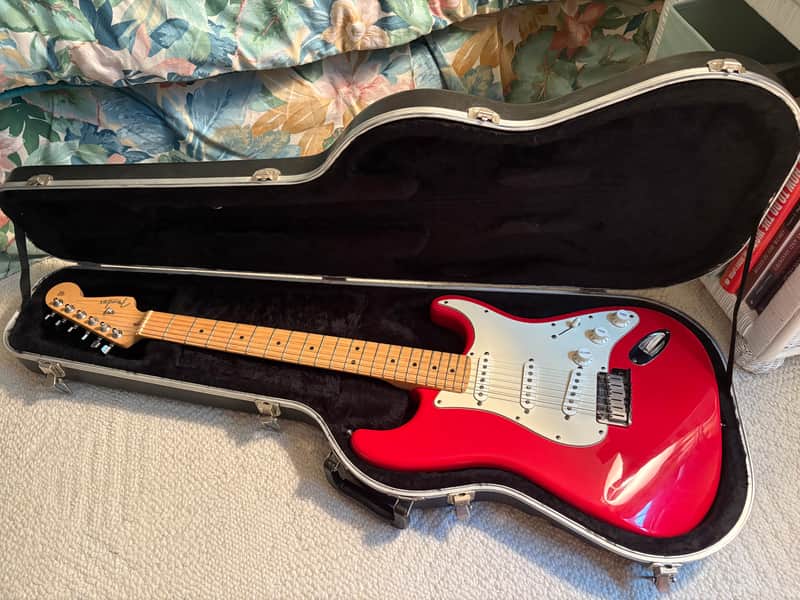 2001 Fender American Series Stratocaster with Maple Fretboard 2000 - 2002 - Hot Rod Red image 1