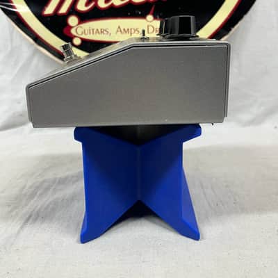 Black Cat Pedals Black Cat Vibe Vibrato Pedal with Power Supply image 4