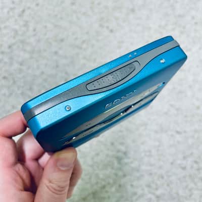 Sony WM-EX570 Walkman Cassette Player, Rare EX Blue ! Light On ! image 3