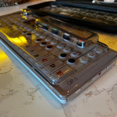 Immagine Teenage Engineering OP-1 Portable Synthesizer Workstation 2011 - Present - White - 7