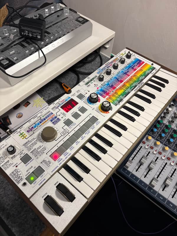 Korg MicroKORG 37-Key Synthesizer/Vocoder 2002 - 2019 - Silver image 1