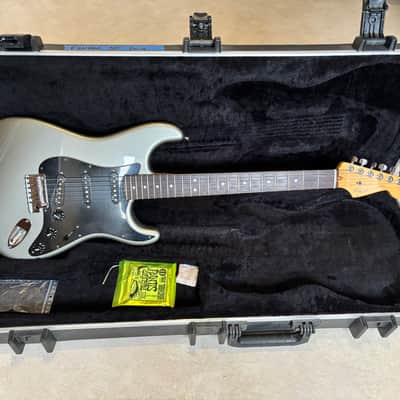 Fender American Deluxe Stratocaster with Rosewood Fretboard 2004 - 2010 - Chrome Silver image 1