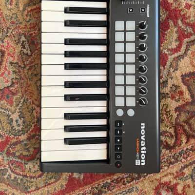 Novation Launchkey 25 MKI MIDI Keyboard Controller 2013 - 2015 - Black image 2