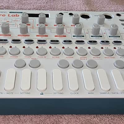 Sonicware Liven Texture Lab 27-Key Sampling Granular Groovebox w/Case - Mint image 2