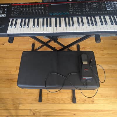 Roland FANTOM-06 61-Key Workstation Keyboard Bundle image 2