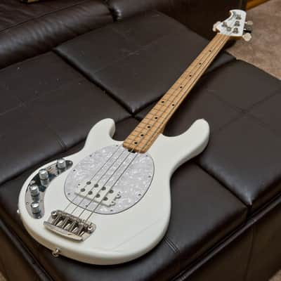 LEFT-HANDED Music Man Stingray 4H bass White image 1