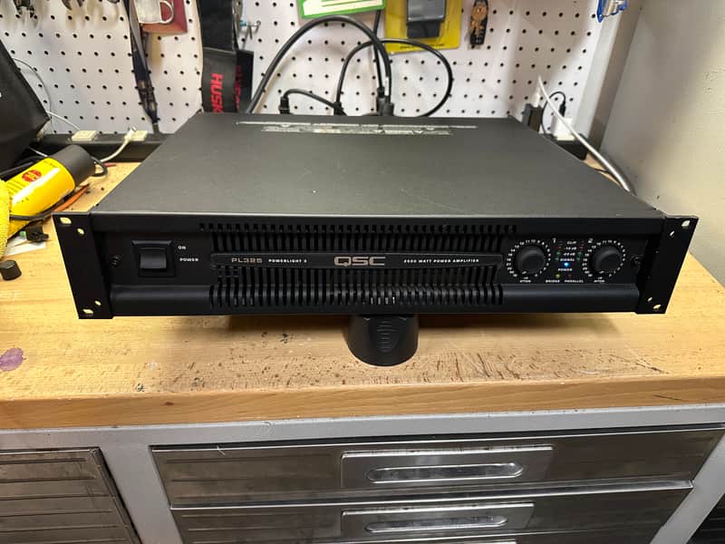 QSC PL325 Powerlight 3 Series Lightweight Rack-Mounted Power Amp 2010s - Black image 1