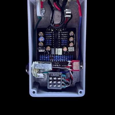 33 Clone Boost Integrated preamp pre Clone with channel switching 2022 White image 3