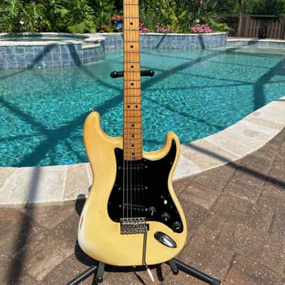 1975 Fender Stratocaster with 3-Bolt Neck - Olympic White image 6