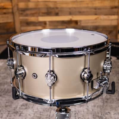 DW- DRPT6514SSGT- DW  Performance Series Snare Drum 6.5x14 Hard Satin Lacquer - Gold Mist image 8