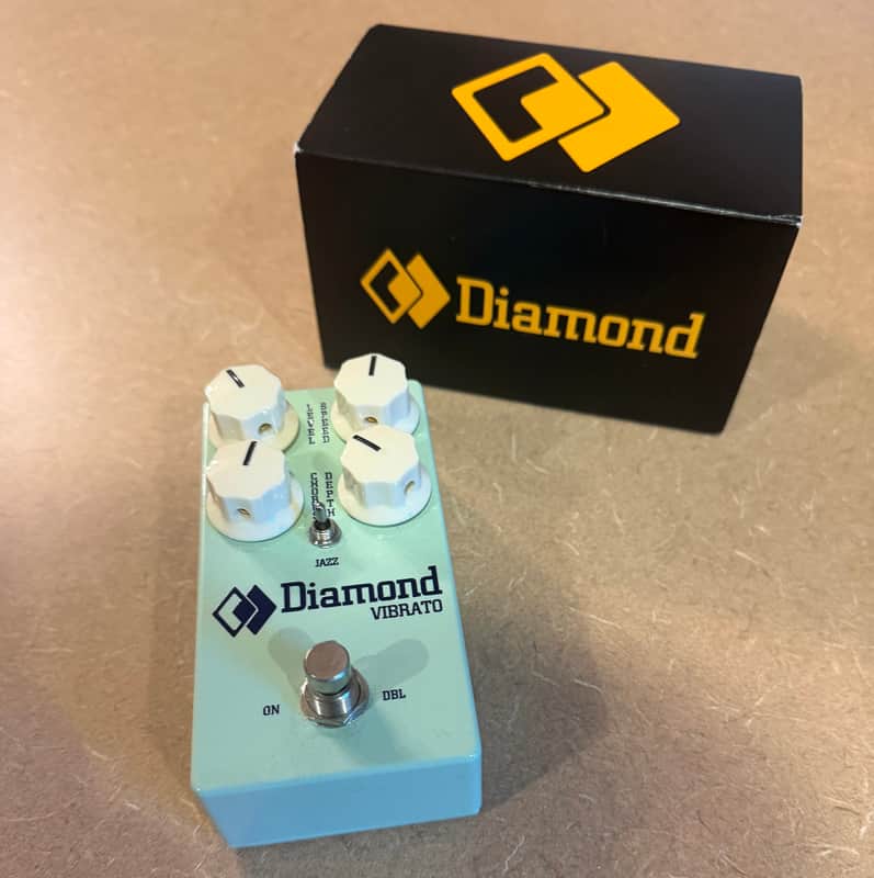 Diamond Vibrato V2 Limited Edition - Reverb Exclusive 2024 - Surf Green image 1