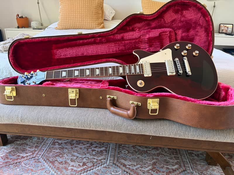 Gibson Les Paul '70s Deluxe 2023 - Present Wine Red