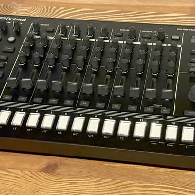 Roland TR-8S with Deck Saver and Official Carry Case Bild 2