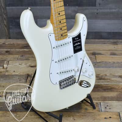 Mint Fender Vintera III Late 60s Stratocaster - Olympic White with Gigbag image 9