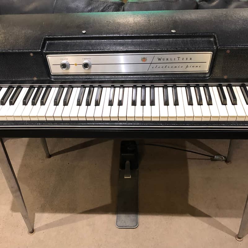 1974 – 1983 Wurlitzer 200A 64-Key Electric Piano Black
