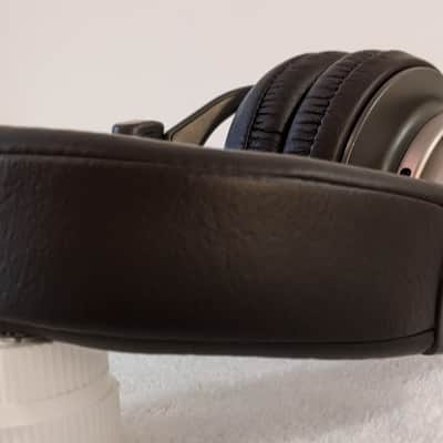 Sony MDR-V900 Studio Monitor Headphones w/ Carrying Case image 6