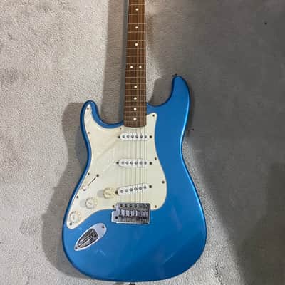 Fender Squier Stratocaster Left handed - Lake Placid Blue image 9