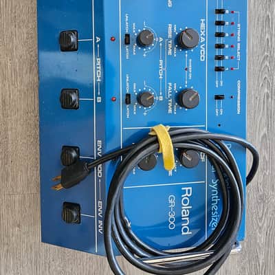 Roland G-505 and GR-300 Late 70's - Red image 8