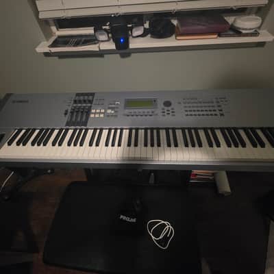 Yamaha Motif ES 8 Production Synthesizer 2000s - Gray