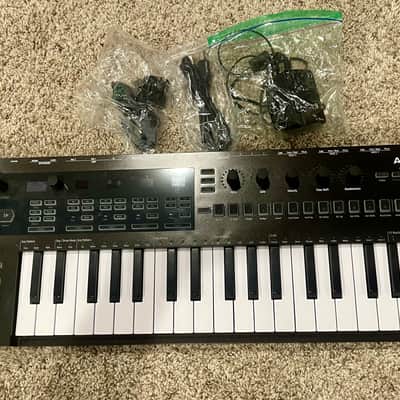 Arturia Keystep Pro Chroma 37-Key MIDI Controller 2024 - Present - Black image 3