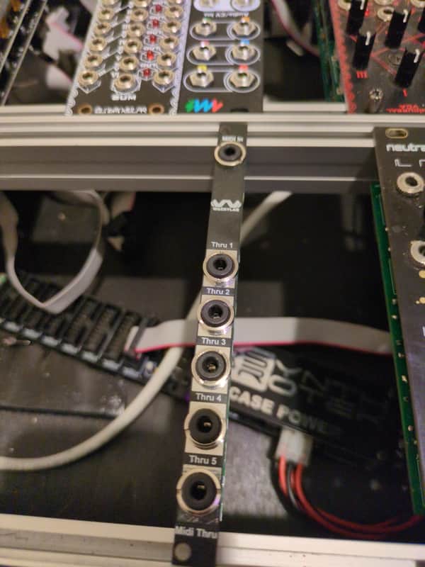 Wackylab MIDI THRU