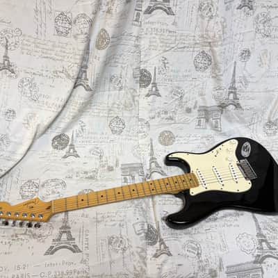 2001 Fender American Standard Stratocaster with Maple Fretboard Black Finish Original Case image 8