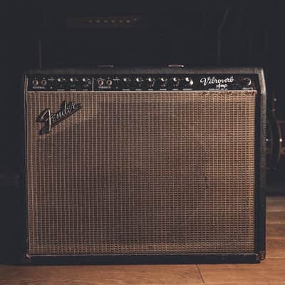 1964 Fender Vibroverb 2-Channel 40-Watt 1x15" Guitar Combo 1963 - 1964 - Black Panel image 3