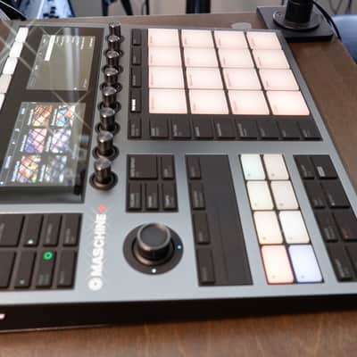 Native Instruments Maschine Plus 2020 - Present - Black image 4