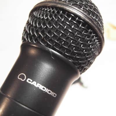 Peavey PVi100 dynamisches Mikrophon mit langem Kabel Halter  und Hülle microphone image 3