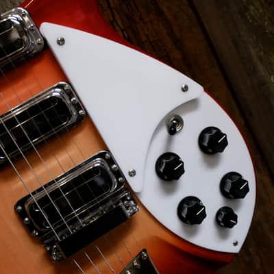 Rickenbacker 350/V63 2022 - Fireglo image 8
