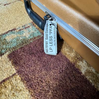 Gibson Gibson Gold Concept Les Paul Less Plus Hardshell Case 2015 - Gold 2015 - Gold image 4
