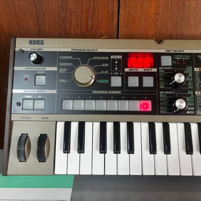 Korg Microkorg Synthesizer/Vocoder w/ box image 3