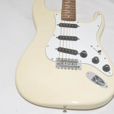 FENDER JAPAN ST72 Stratcaster electric guitar Ref No 7392 image 3