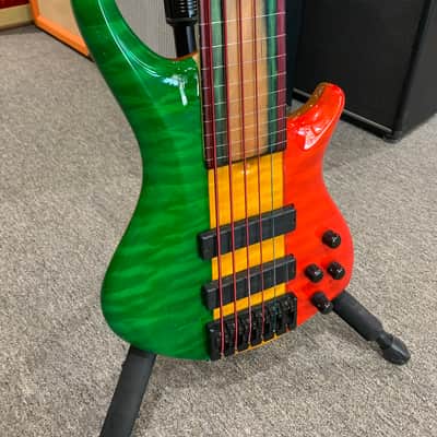 Roscoe 6-String Fretless "Jon Jon" Signature Rasta Bass image 3