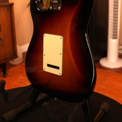 2018 Fender American Professional Stratocaster HSS Shawbucker – 3-Tone Sunburst w/ Hardshell Case image 12