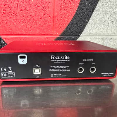 Focusrite Scarlett 2i2 2nd Gen Studio Bundle with Headphones, Mic and Cable 2016 - 2018 - Black/Red image 5