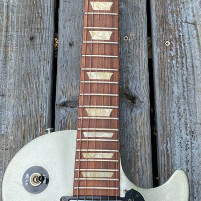 MASTER CERTIFIED: 2012 Gibson Les Paul Studio – Silver Metallic – Pro Setup – $1499 USD | FREE SHIPPING image 6