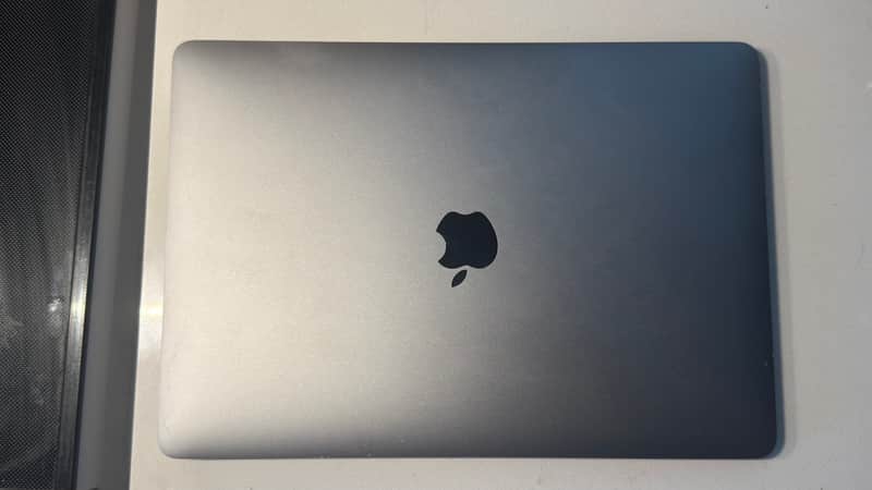 2018 MacBook Pro 13” i5 Quad-Core 16 GB