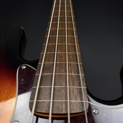 2019 Squier Classic Vibe '60s Fretless Jazz Bass - Sunburst image 4