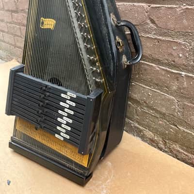 Autoharp By Oscar Schmidt 12 Chord 32 string Auto Harp W/ Case - Black image 3